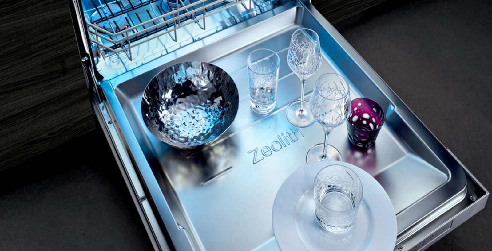 білий наліт на посуді після посудомийки